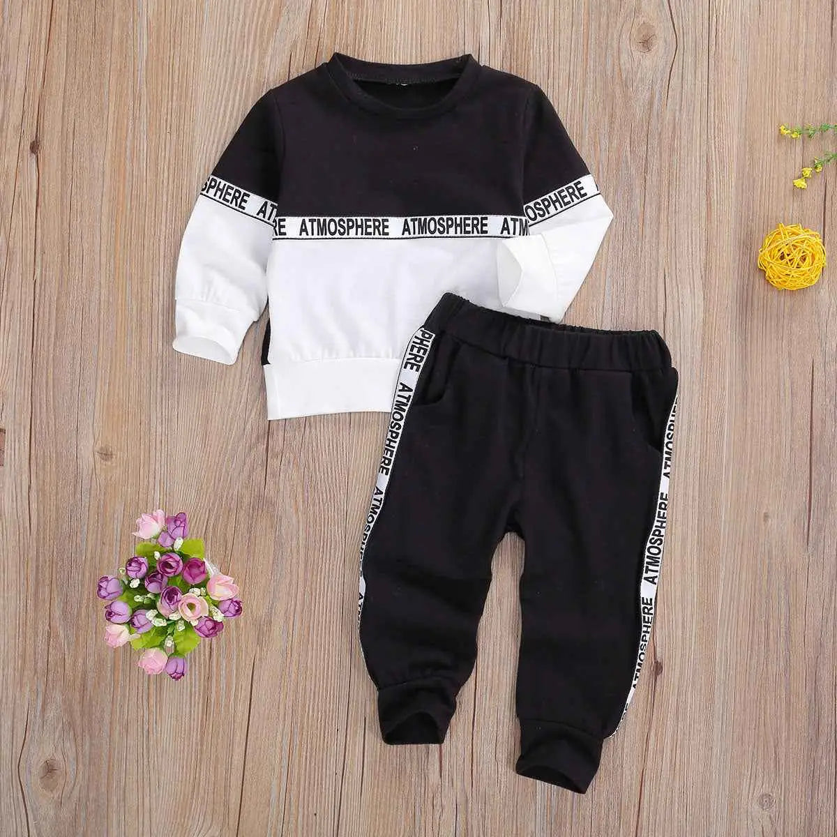 Boys long-sleeve letter suit and stretch trousers in black and white with atmosphere text bands and solid color joggers Black