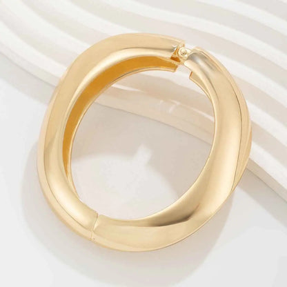 Sleek gold-toned modern bangle with smooth rounded design featuring marbled translucent resin from trend den Gold