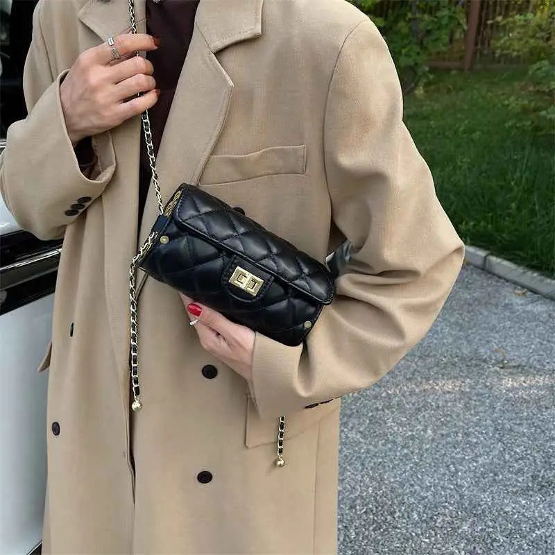 Black quilted leather rhombus-pattern structured crossbody bag with gold-tone chain strap from trend den Black